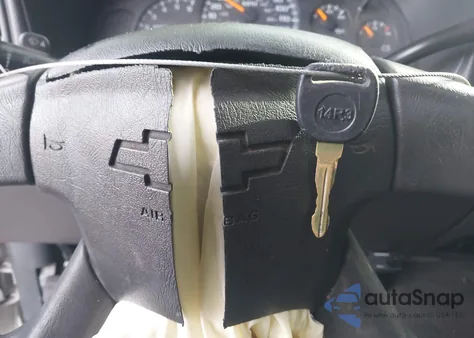 2004 Chevrolet Silverado 1500 z USA, uszkodzony, nr VIN 1GCEC14X44Z188730